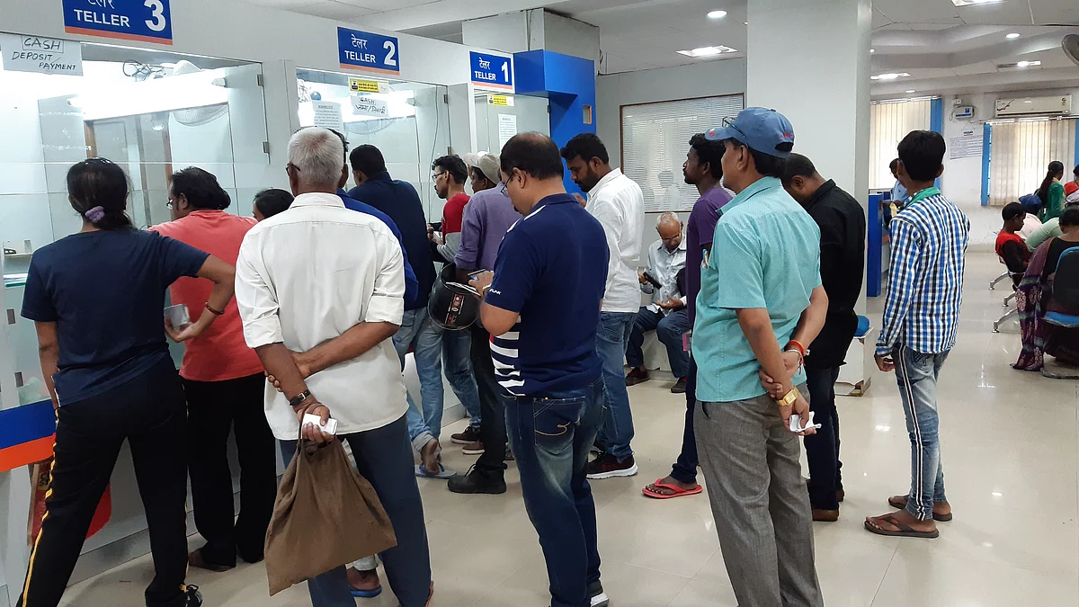 கழுத்தை நெரிக்கும் கடன் தள்ளுபடிகள்; கடும் நெருக்கடியில் கூட்டுறவு வங்கிகள்!