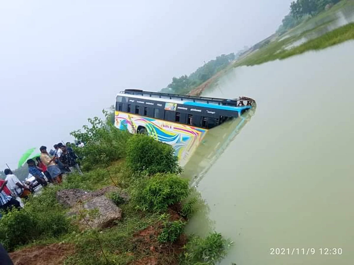 இணைந்து நிற்போம்;
இந்தப் பேரிடரையும் எளிதாய் கடப்போம்!
