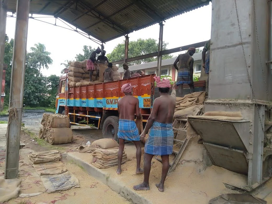 நெல் அரைக்கும் இடம்