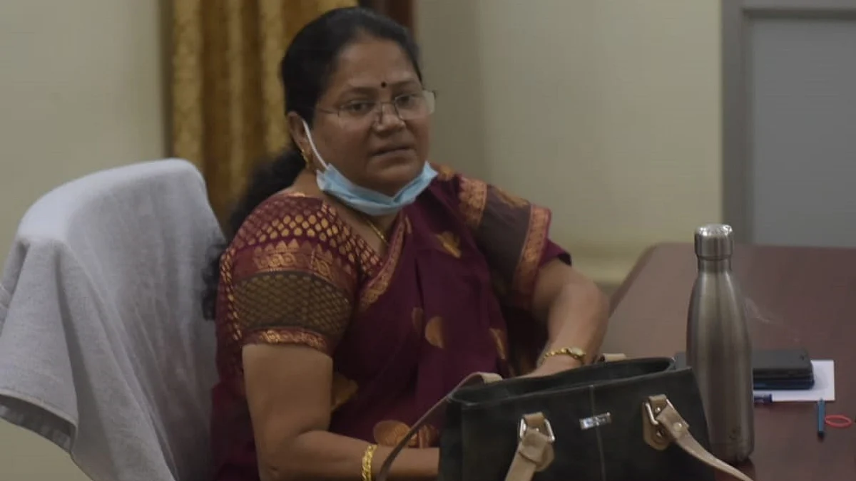 இணைப் பதிவாளர் ரேணுகாம்பாள்