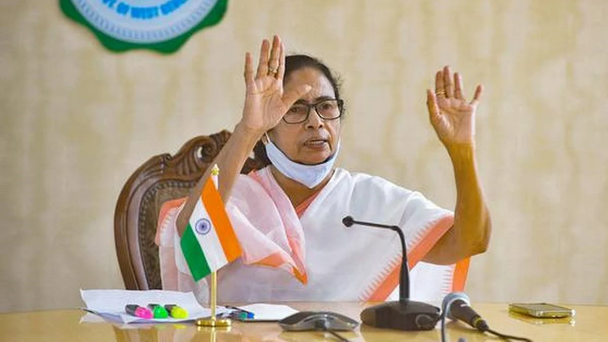 மேற்கு வங்க ஐஏஎஸ் அதிகாரிகளுக்கு மம்தாவின் பரிசு