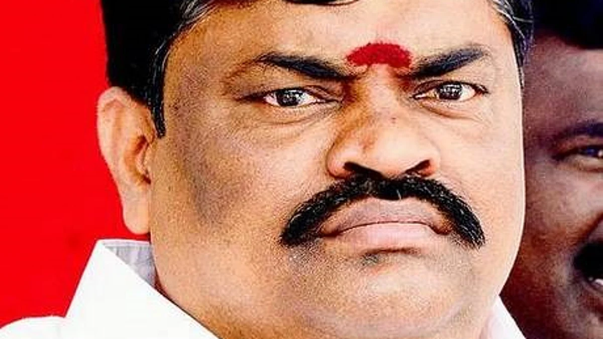 முன்னாள் அமைச்சர் ராஜேந்திர பாலாஜியை கைது செய்ய 3 தனிப்படைகள்