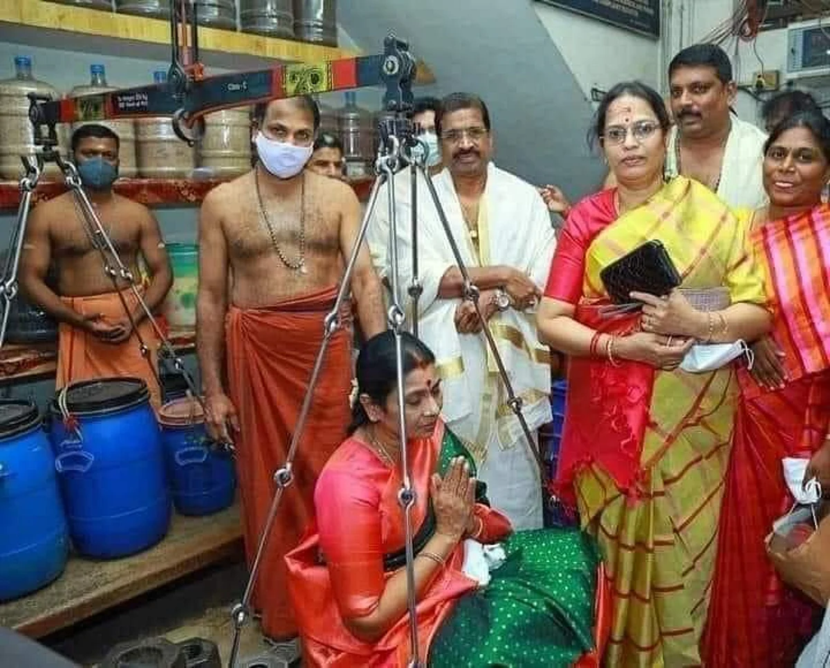 துர்காவால் துலாபாரத்துக்கு மவுசு!
