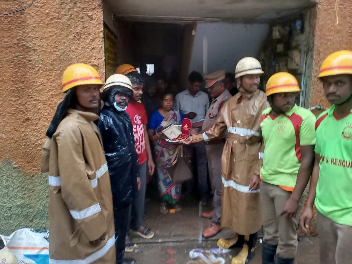 திரும்பக் கிடைத்த நகைகள்: திருவொற்றியூர் குடியிருப்புவாசிகள் மகிழ்ச்சி!