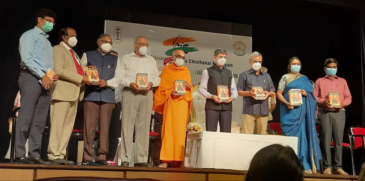 மாணவர்களை ஈர்க்கும் சூரியகுமாரின் ‘குறள் அங்காடி’