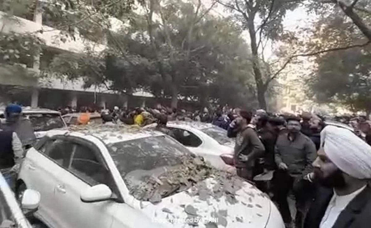 லூதியானா மாவட்ட நீதிமன்றத்தில் குண்டுவெடிப்பு; 2 பேர் உயிரிழப்பு