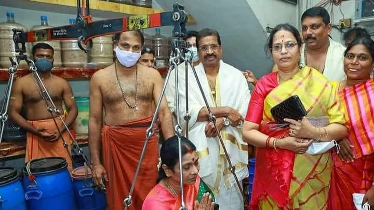 குருவாயூர் கோயிலில் துர்கா ஸ்டாலின் துலாபாரம் நேர்ச்சை