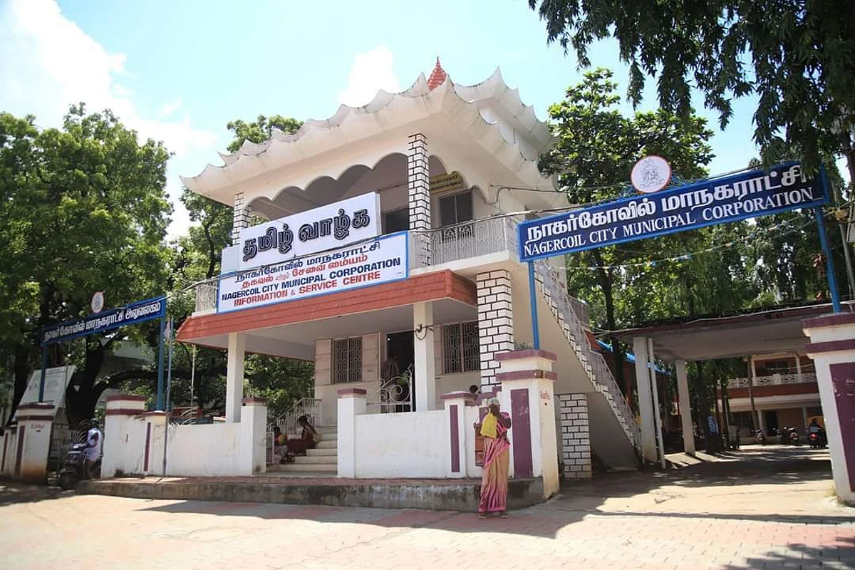 நாகர்கோவில் முதல் மேயர்... பணமழையில் நனையும் வாக்காளர்கள்