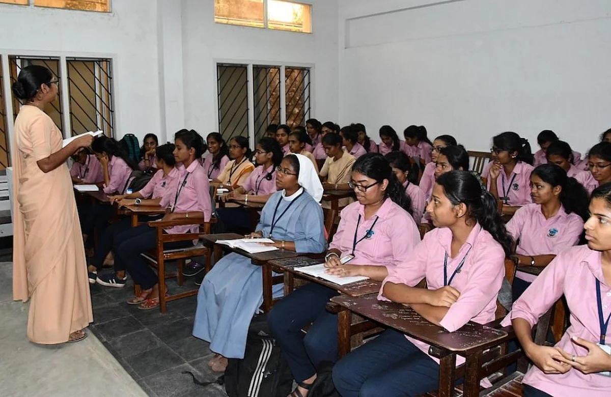 சிறுபான்மை கல்வி நிறுவனங்களிலும் இடஒதுக்கீடு அமல்படுத்தப்படுமா?