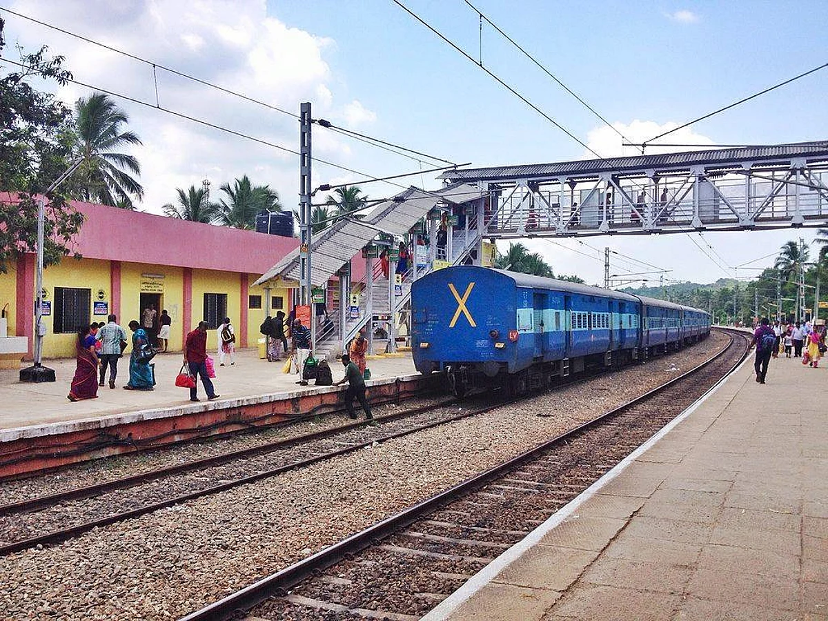 பயணிகள் ரயிலில் இறந்துகிடந்த முதியவர்: தரிசனம் செய்துவிட்டு ஊர் திரும்பியபோது நிகழ்ந்த சோகம்