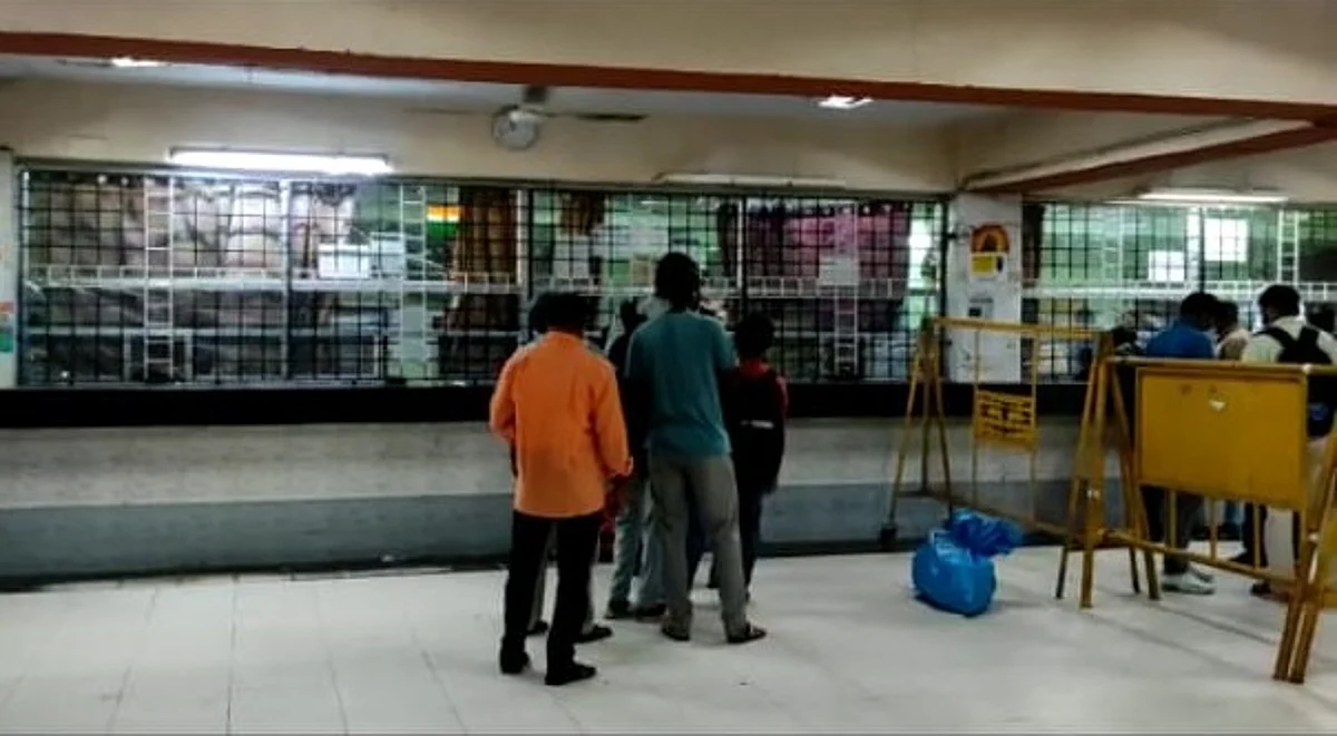 திருவான்மியூர் பறக்கும் ரயில் நிலைய கவுன்ட்டர்