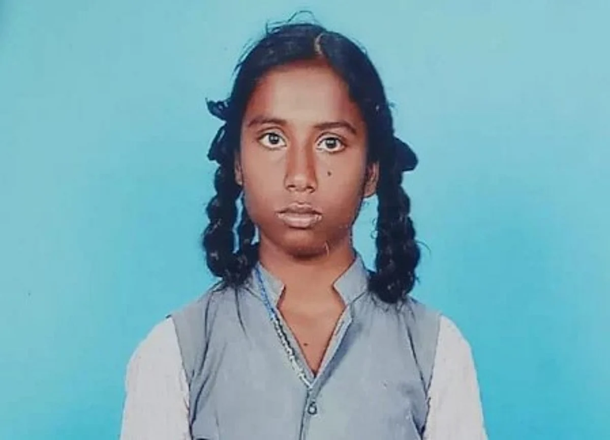 மாணவி நவ்யாஸ்ரீ