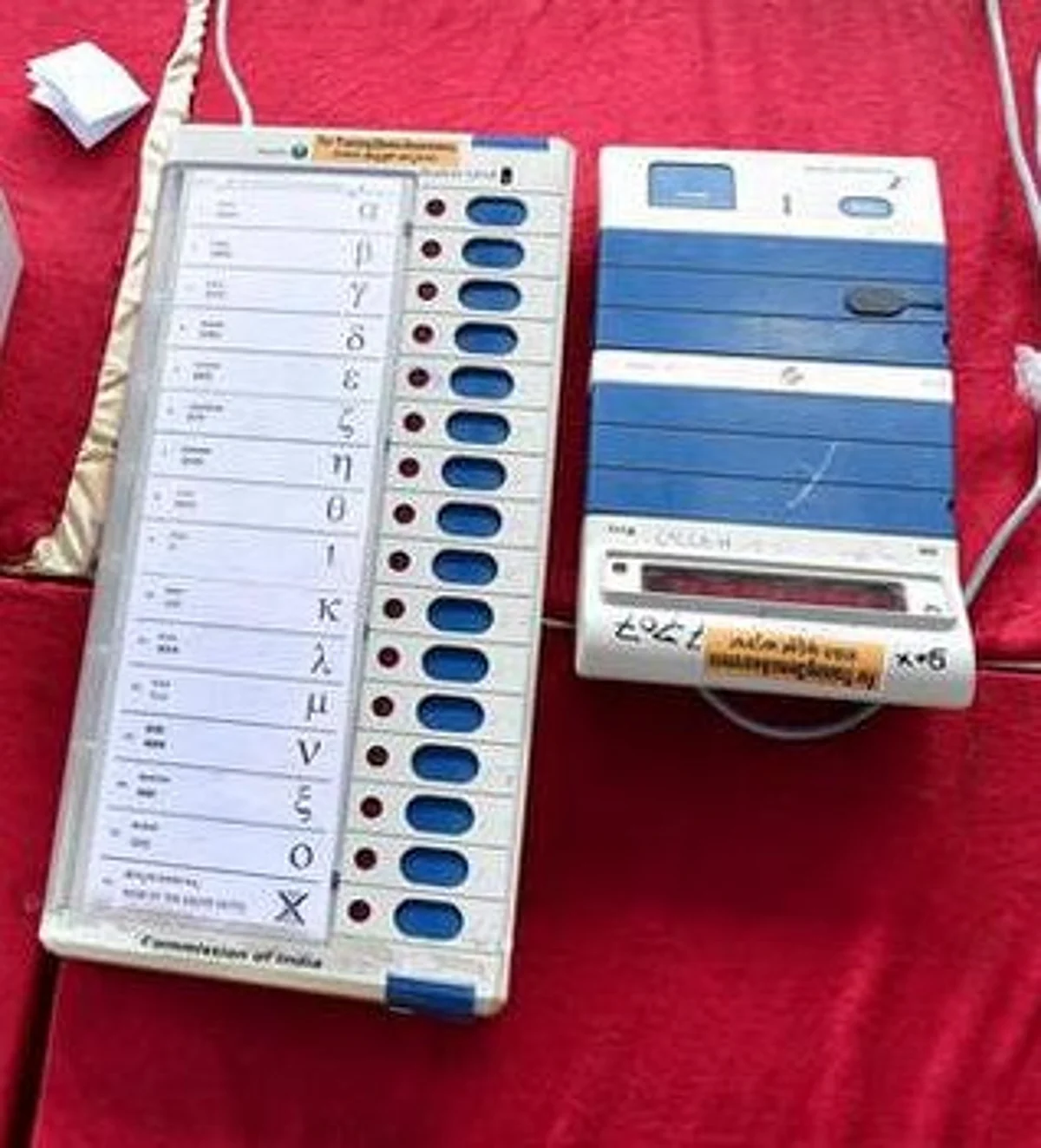 கத்தியுடன் வாக்குச்சாவடிக்குள் புகுந்த திமுகவினர்; வாக்குப்பதிவு இயந்திரத்தை உடைத்ததால் பரபரப்பு
