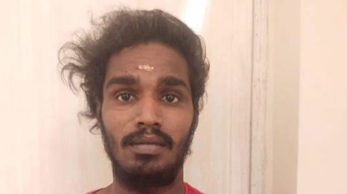 ஓடும் ரயிலில் இளம்பெண் முன்பு ஆபாச நடனமாடிய இளைஞர் கைது