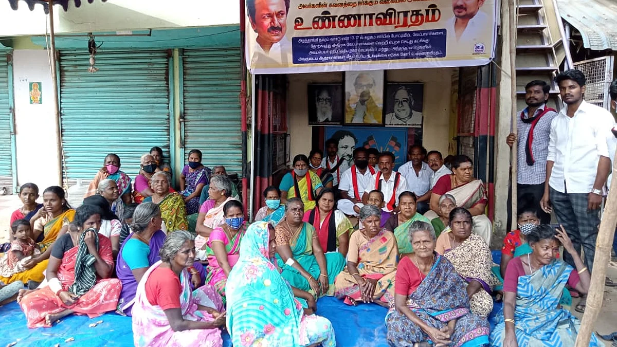 நகர செயலாளரை கண்டித்து திமுகவினர் உண்ணாவிரதம்