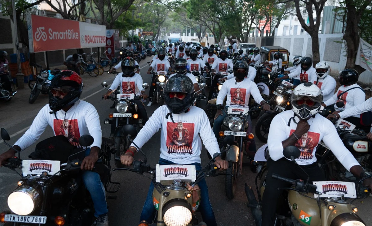 விக்ரம் ரசிகர்களின் மோட்டார் சைக்கிள் பயணம்!