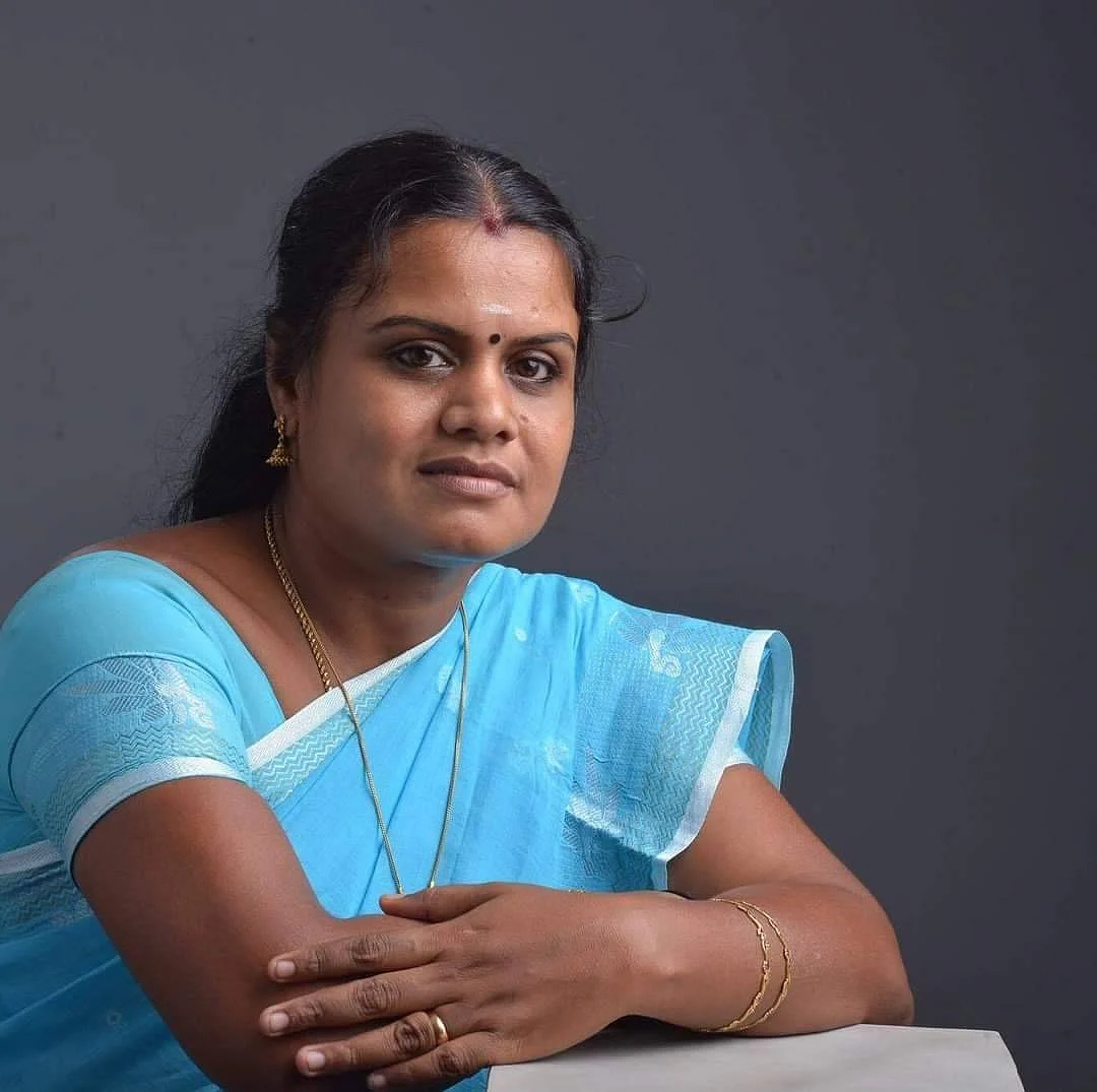 மீனா தேவ்