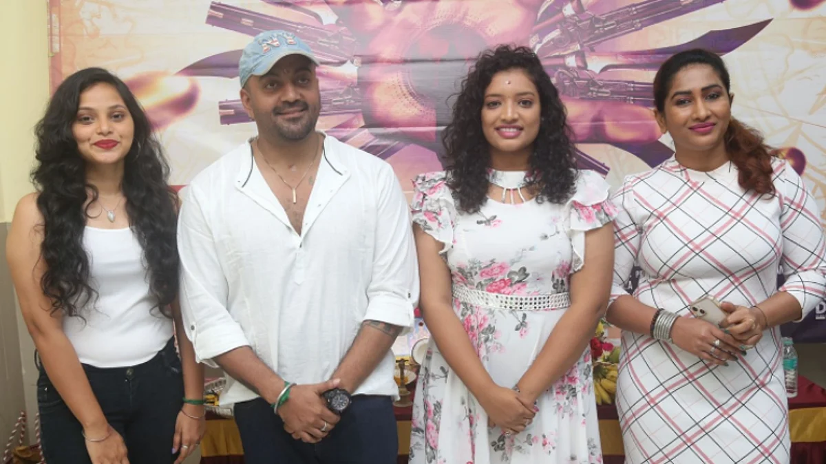 ‘டிங் டாங்’ பர்ஸ்ட் லுக்: பிரபுதேவா வெளியீடு