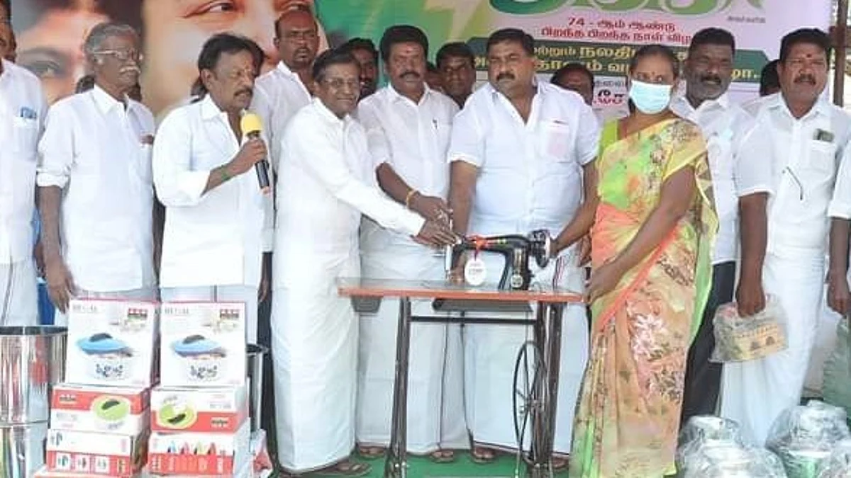 மார்ச் 15ல் அதிமுகவில் மாற்றம் வரும்: முன்னாள் அமைச்சர் ஆரூடம்