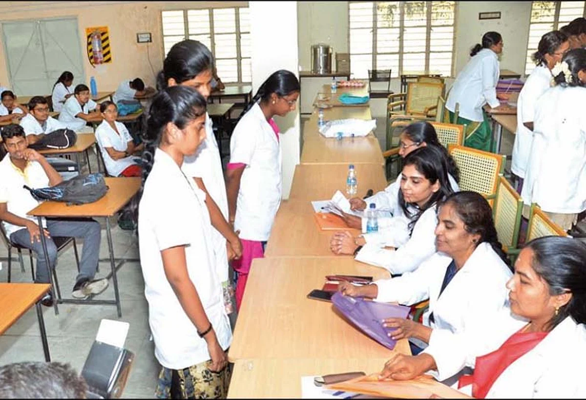 அரசுப் பள்ளி மாணவர்களுக்கான உள்ஒதுக்கீட்டை 20 சதவீதமாக்கலாமே?
