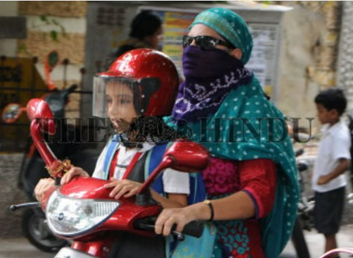 `40 கி.மீ வேகம்; குழந்தைகளுக்கு கட்டாய ஹெல்மெட்’