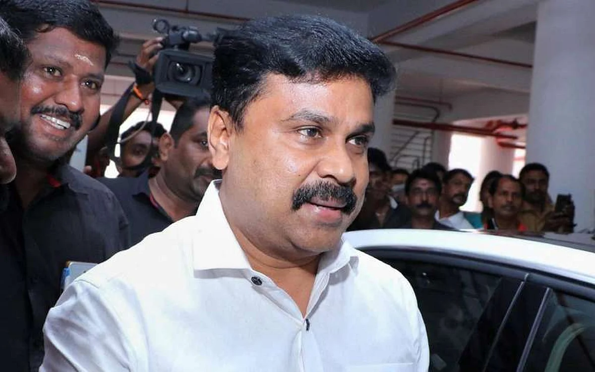 நடிகர் திலீப், விசாரணைக்குத் தடைவிதிக்கக் கூறுவது ஏன்? உயர் நீதிமன்றம் கேள்வி