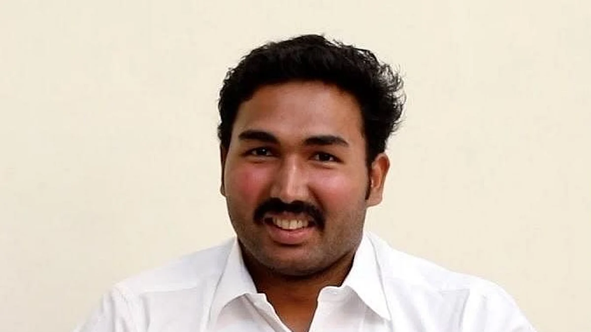 அப்பாவின் குரல்வளையை நசுக்க நினைக்கிறார்கள்!