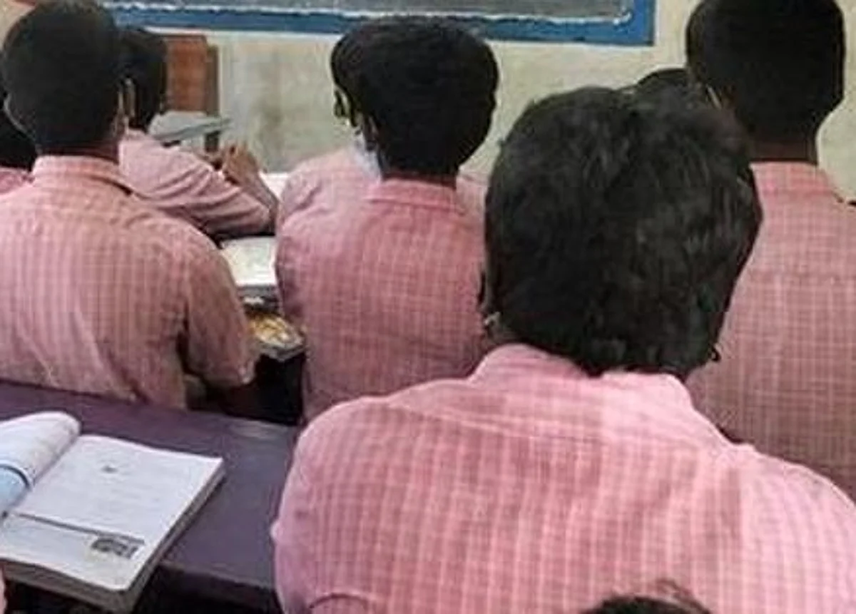 வினாத்தாள் வெளியான விவகாரம்: மாவட்ட முதன்மை கல்வி அலுவலர் நோட்டீஸ்