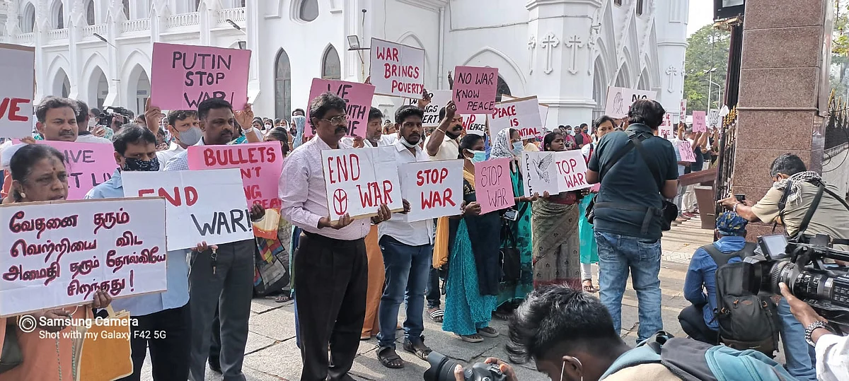 `புதின் ஸ்டாப் வார்'- சென்னை தேவாலயத்தில் பதாகைகளுடன் பிரார்த்தனை