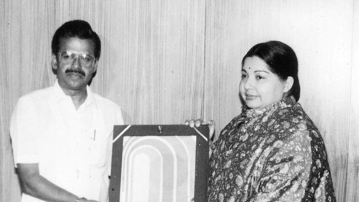 ஜெயலலிதாவுடன் பொன்னுசாமி.