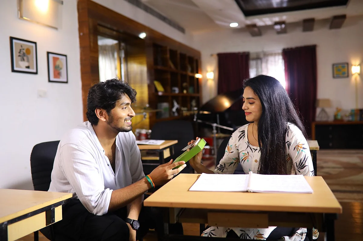 அனிரூத் வெளியிட்ட வீடியோ இசை ஆல்பம் 'அமோர்'