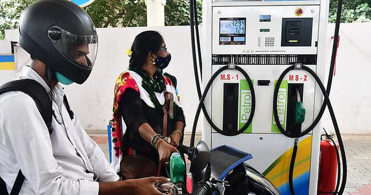 ‘இலவசமாக ‘காஷ்மீர் ஃபைல்ஸ்’ டிக்கெட் விநியோகித்ததுபோல் பெட்ரோல் கூப்பனும் வழங்கலாமே!’