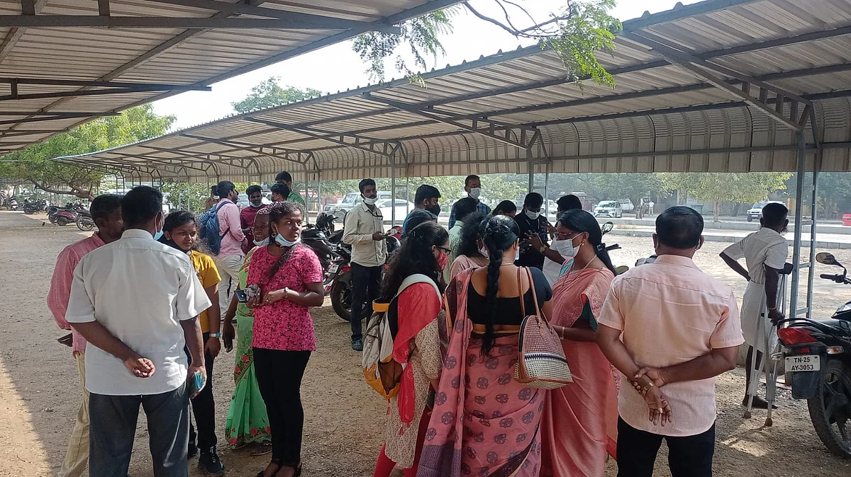 `மருத்துவப் படிப்பு தொடர முதல்வர் உதவ வேண்டும்'