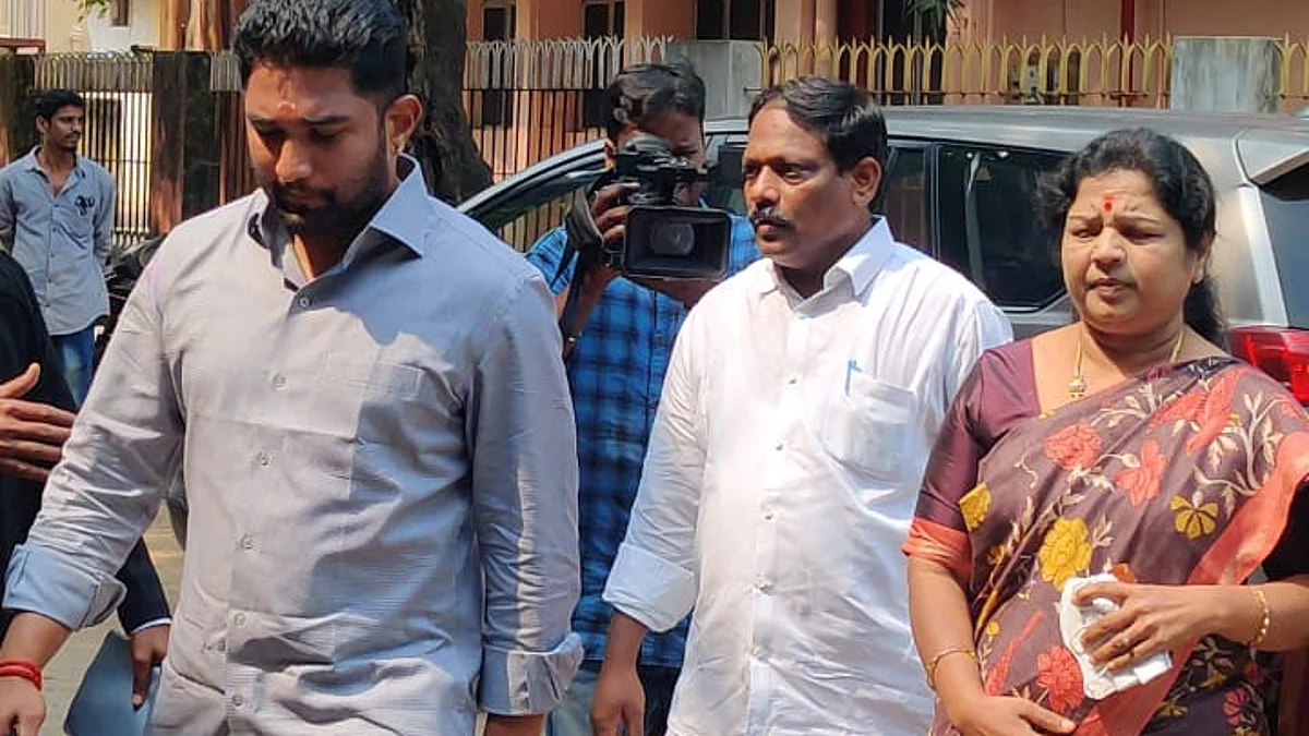 `ஜெயலலிதாவை கண்ணாடி வழியாகத்தான் 2 முறை பார்த்தேன்'