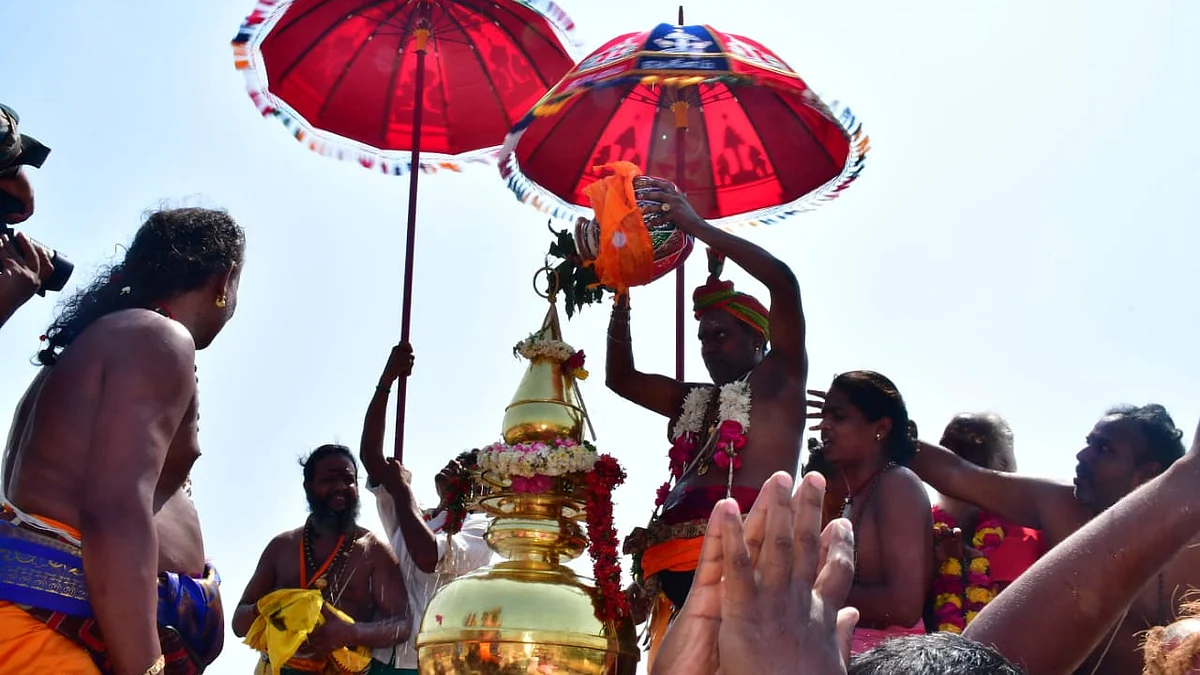 திருவிழாவாக நடந்த திருக்கடையூர் திருக்கோயில் குடமுழுக்கு