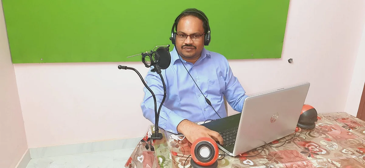 இணைய வானொலியில் பேசும் முகமது அஸ்கர்...