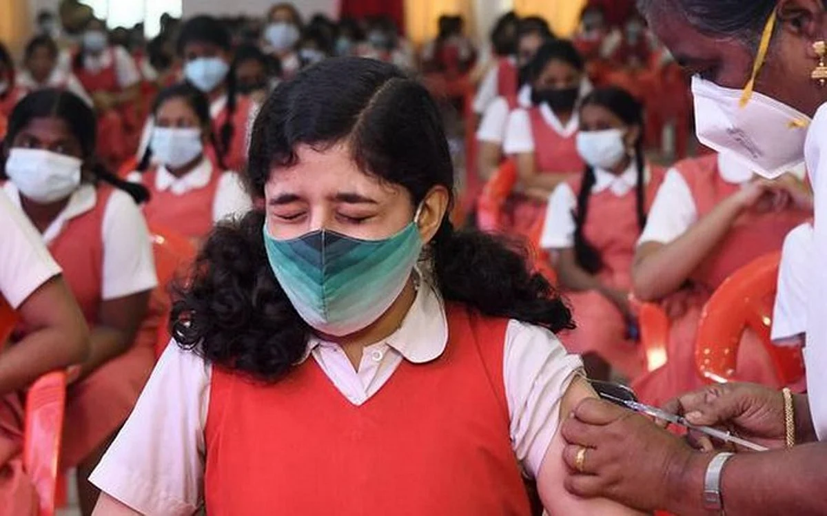 12-14 சிறார்களுக்கு தடுப்பூசி: வழிகாட்டு நெறிமுறையில் என்ன இருக்கிறது?