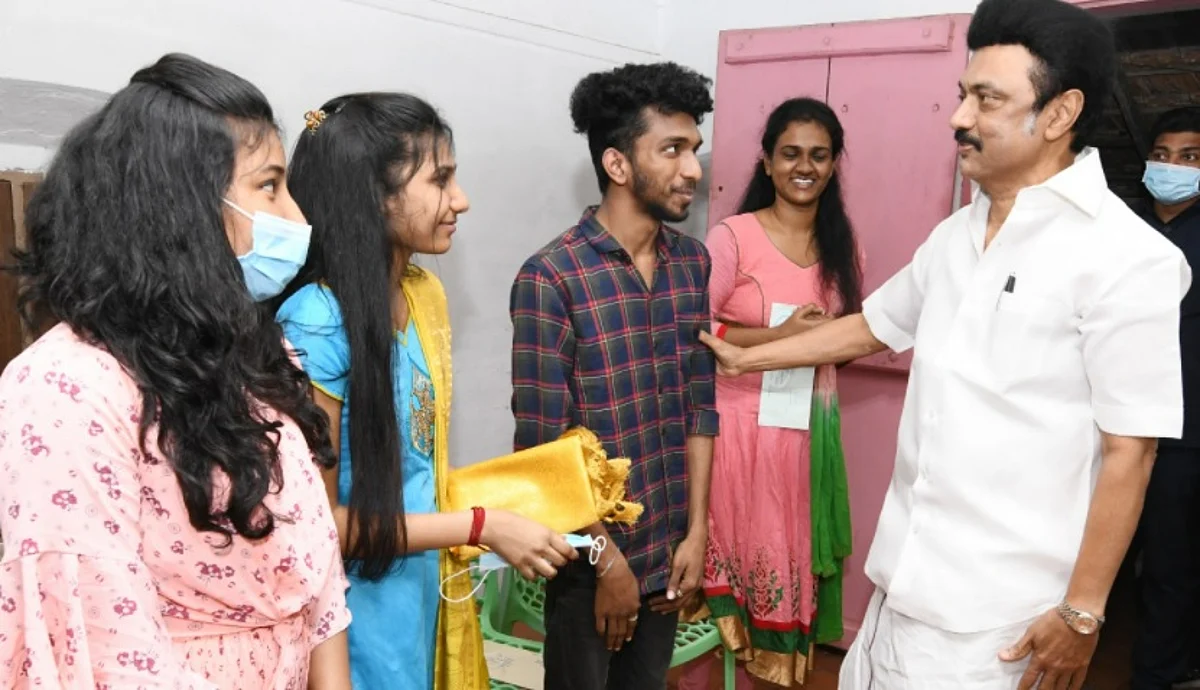 உக்ரைனிலிருந்து திரும்பிய மாணவர்களுடன் முதல்வர் ஸ்டாலின் சந்திப்பு