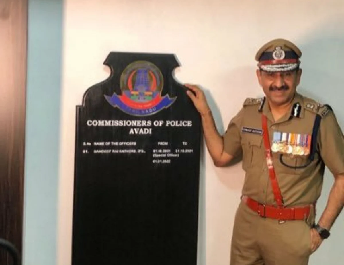 காவல்துறையினரும் செல்போன் பயன்படுத்த தடை