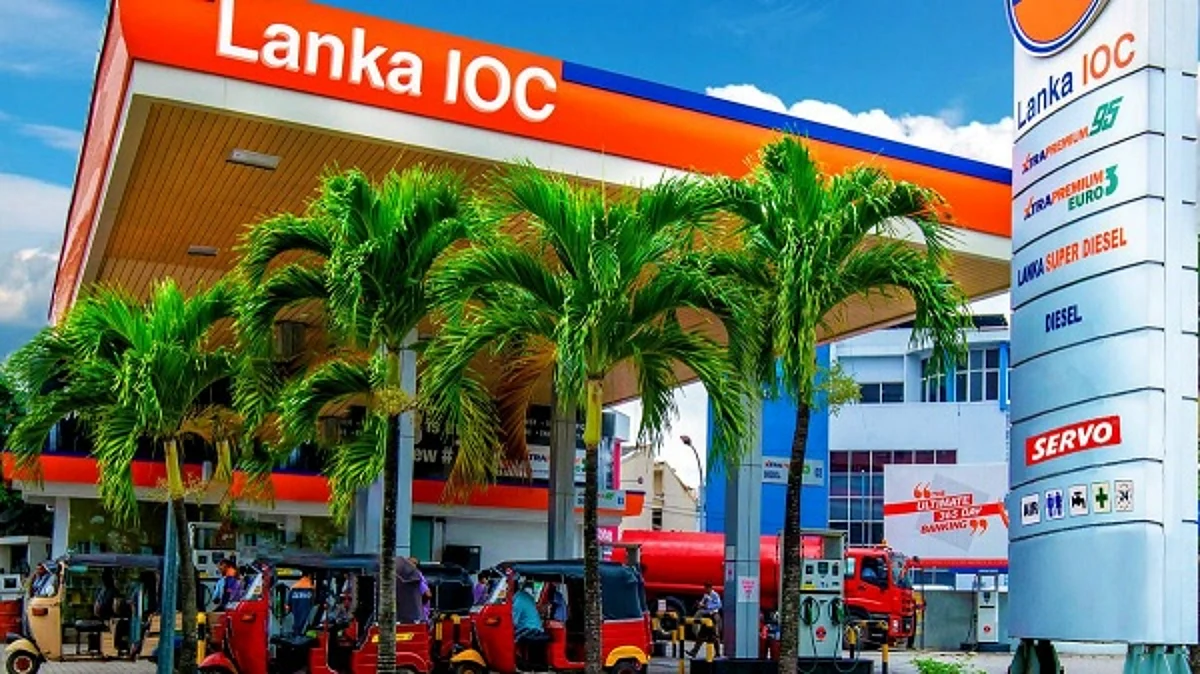ஆகாயம் தொடும் பெட்ரோல், டீசல் விலை: அதிர்ச்சியில் இலங்கை மக்கள்!