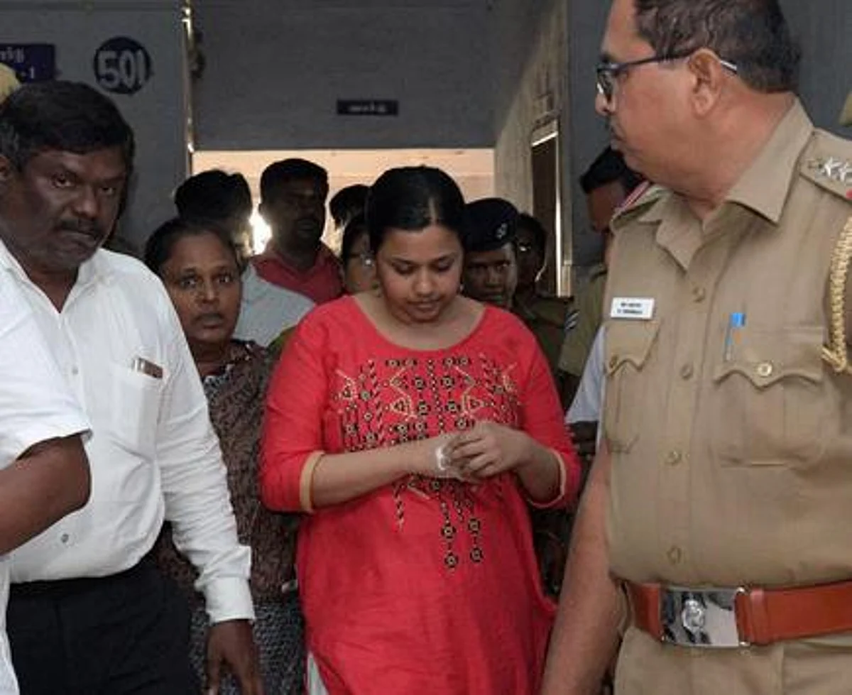 மாணவி சோபியா கைதில் மனித உரிமை மீறல்: ரூ.2 லட்சம் இழப்பீடு வழங்க உத்தரவு