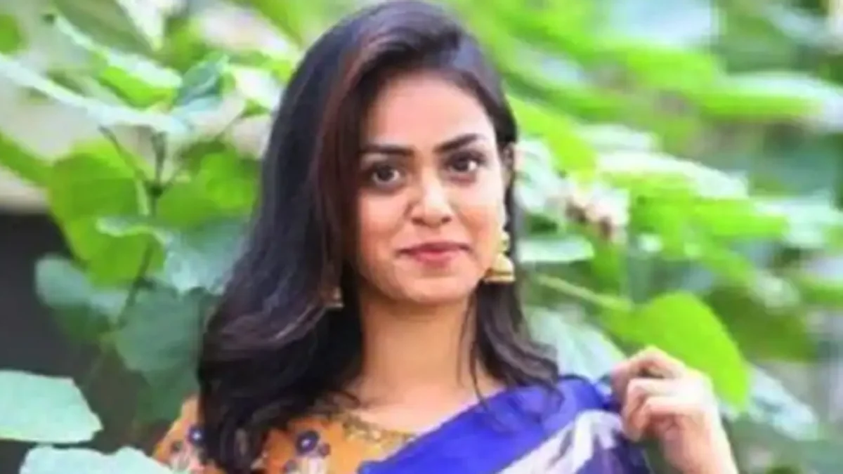 காயத்ரி என்ற டோலி டி குரூஸ்