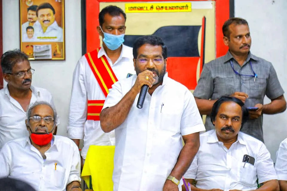 அமைச்சர் மனோதங்கராஜ். உடன் மகேஷ்