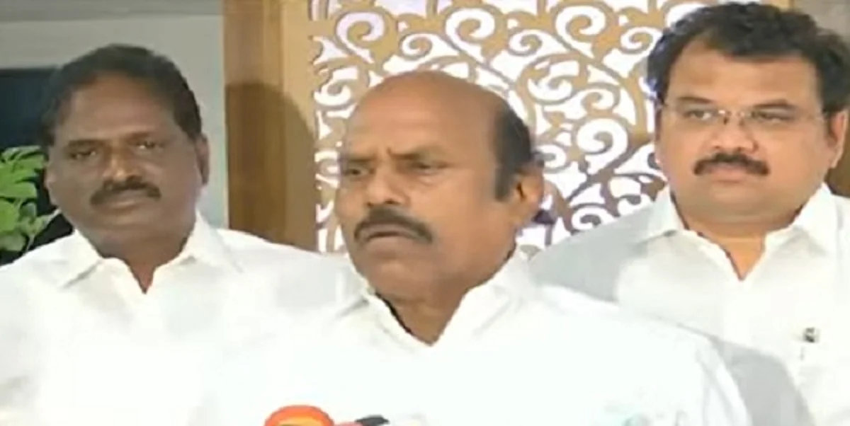 `தமிழகத்தில் 5 சுங்கச்சாவடிகளை அகற்ற வேண்டும்'