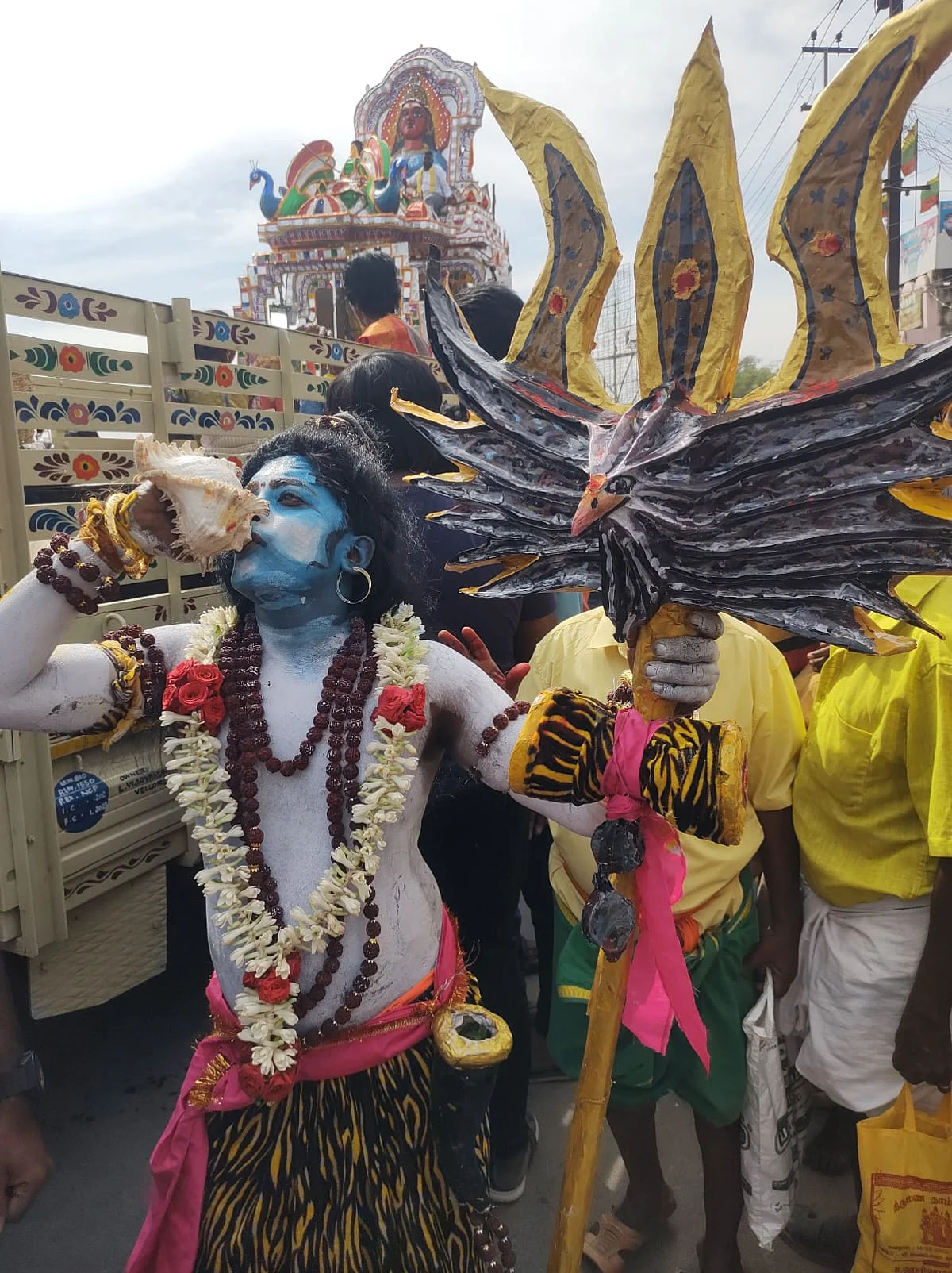 வேலூரில் களைகட்டிய மயானக்கொள்ளை திருவிழா