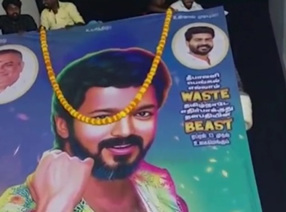 'நடிகர் விஜய், ரசிகர்கள் மீது வழக்குப்பதிவு செய்து நடவடிக்கை எடுக்கவும்'