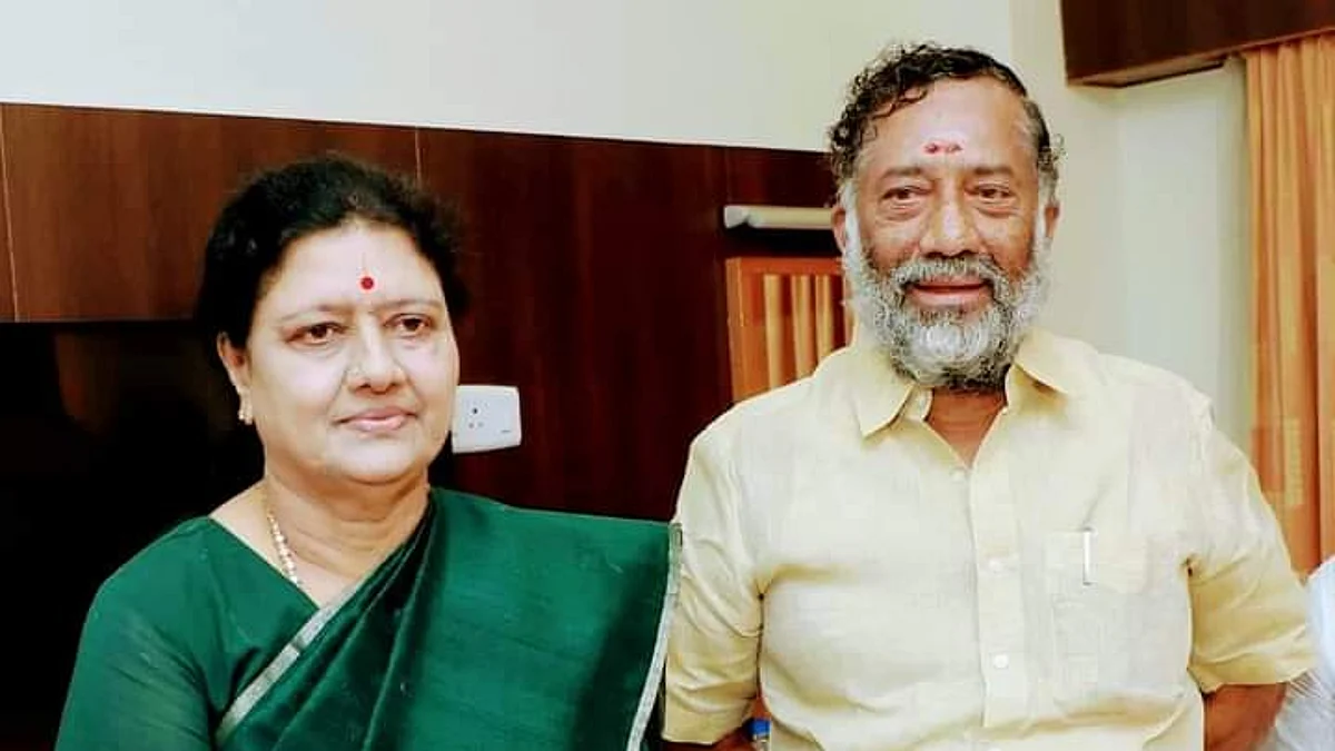 சசிகலாவை மீண்டும் அதிமுகவில்
சேர்க்க இரண்டு பேர் எதிர்க்கிறாங்க!