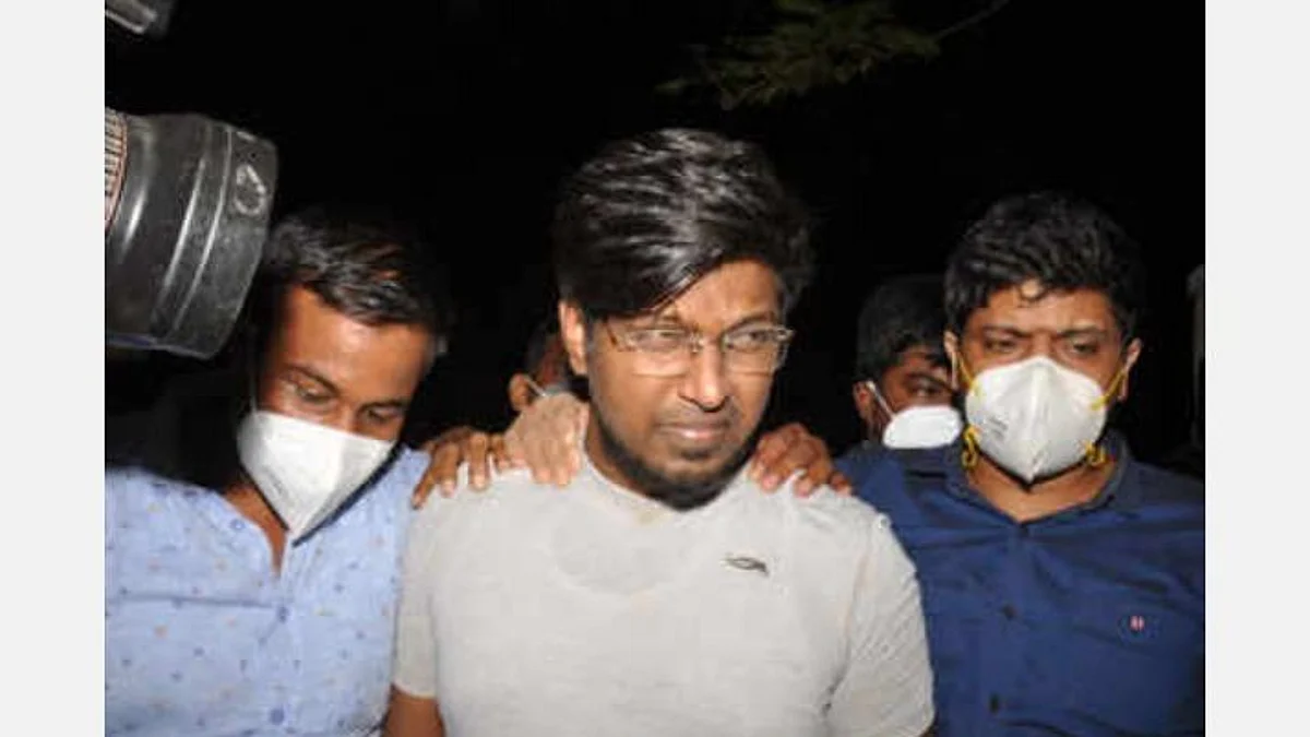 சமூகவலைதளங்களில் ஆபாசமாகப் பேசுவது ஆபத்தானது!