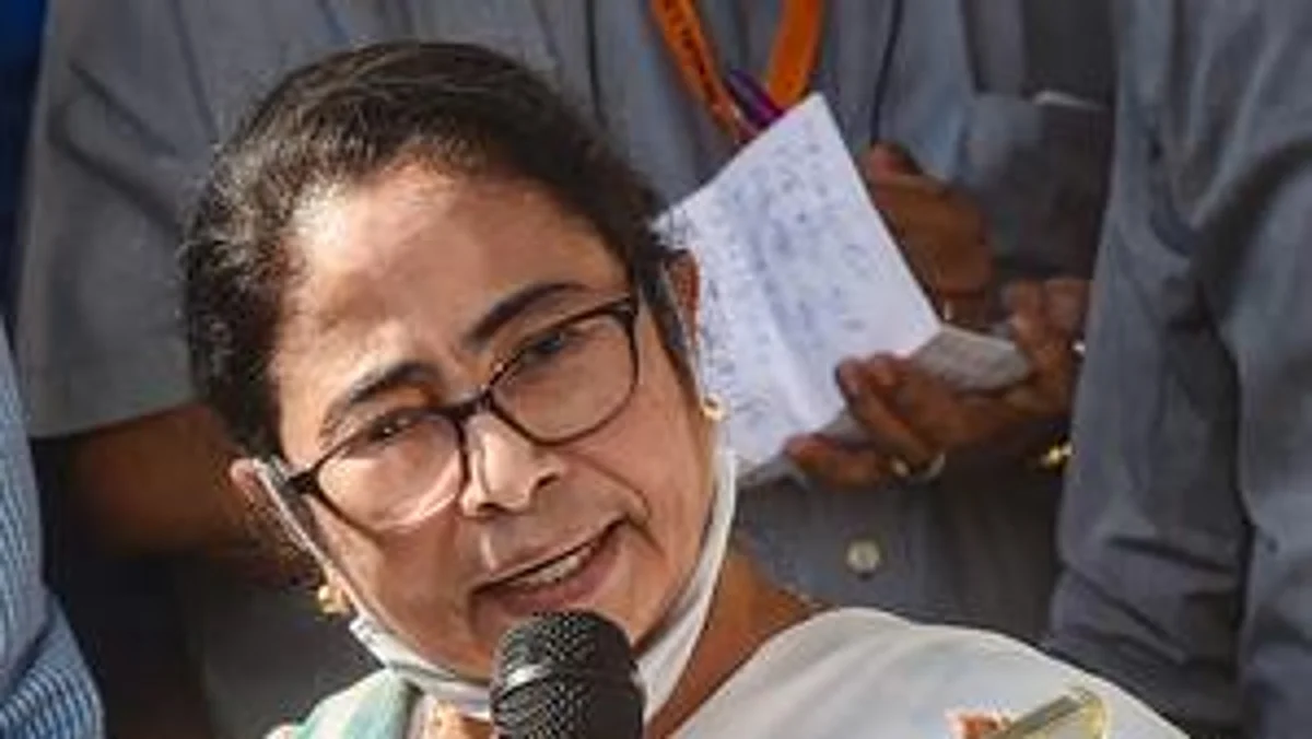 ‘பிரசாந்த் கிஷோர் எங்களைவிட்டுப் பிரியவில்லை!’ - மம்தா பானர்ஜி தகவல்