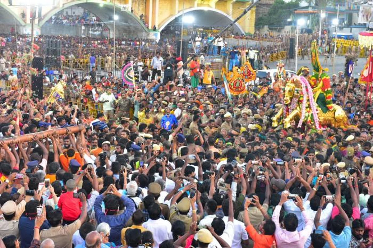 வைகை மக்கள் வெள்ளத்தில் சிக்கி இறந்த ஒருவரின் அடையாளம் தெரிந்தது
